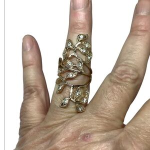 Elegant Gold Leaf Pointer ring